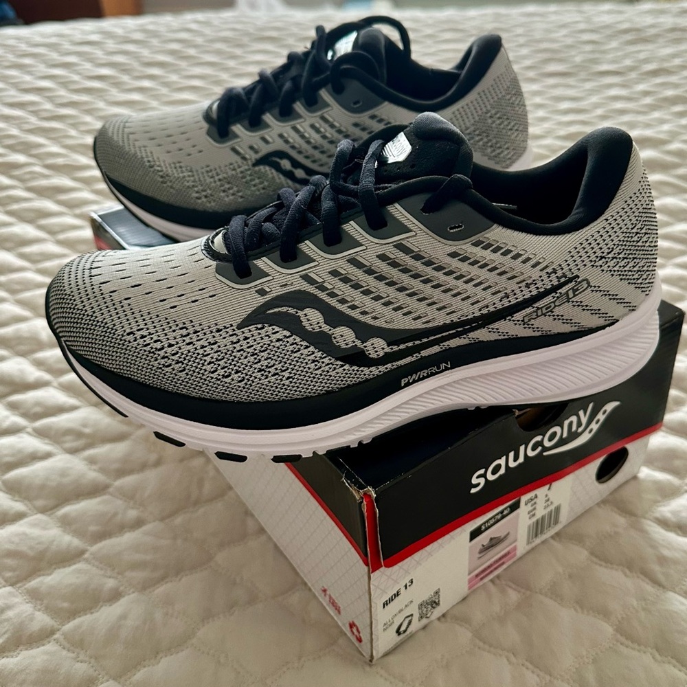 NWT Saucony Ride 13 Size 7
